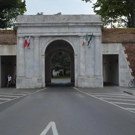Domus Lucca